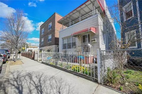 3207 60th St, New York, NY 11377
