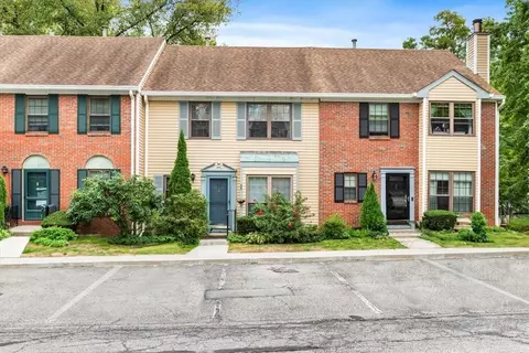 35 Poplar Cir, Peekskill, NY 10566
