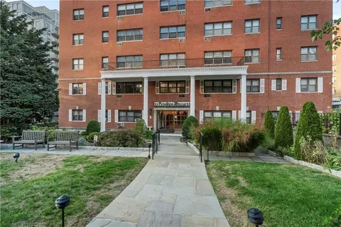 33 Barker Ave #2D, White Plains, NY 10601