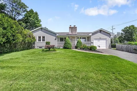 91 Washburns Ln, Stony Point, NY 10980