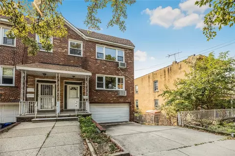 1829 Matthews Ave, New York, NY 10462