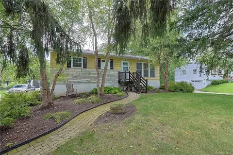 30 Chestnut St, Poughkeepsie, NY 12601