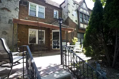 8560 67th Ave, Rego Park, NY 11374