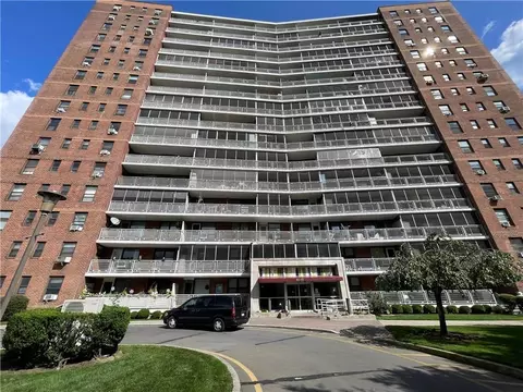 61-55 98th St #9L, New York, NY 11374