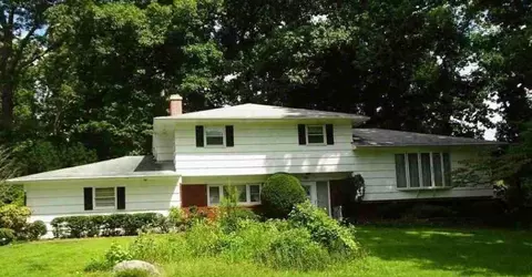 58 Underhill Rd, Greenburgh, NY 10583