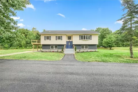 63 Krystal Ln, Wallkill, NY 12589
