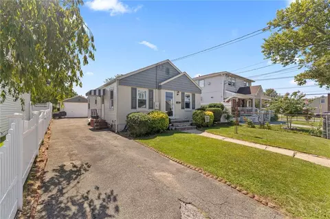 132 Morningside Dr, North Hempstead, NY 11590