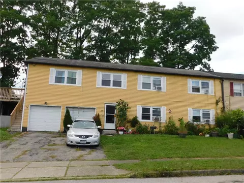 34 Williamsburg Dr #33, Newburgh, NY 12550