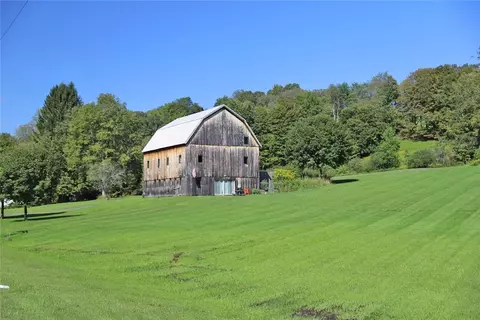 18 Peake Rd, Hancock, NY 13783