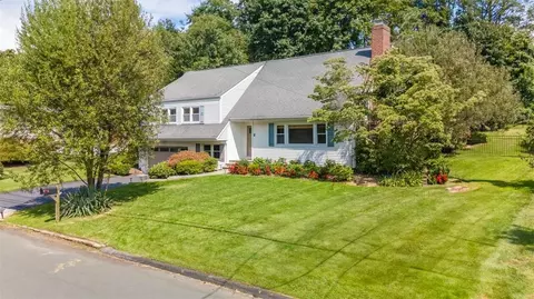 6 Willows Ln, White Plains, NY 10605