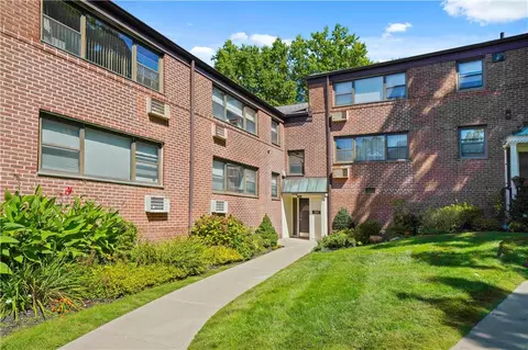 131 Beacon Hill Dr #F-27, Greenburgh, NY 10522