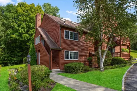 302 Ridgetop Ln #302, Southeast, NY 10509