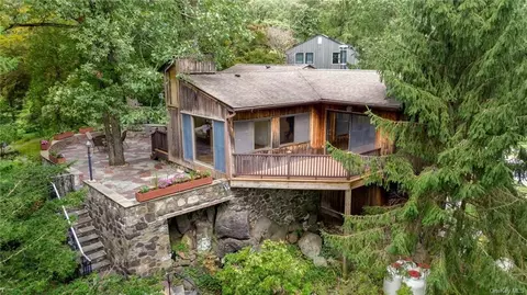 7 Spruce Ln, Cortlandt, NY 10567