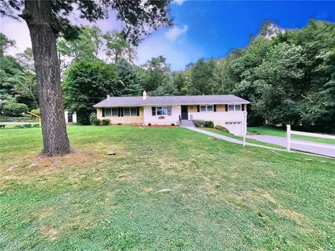 18 Floral Dr, Newburgh, NY 12550