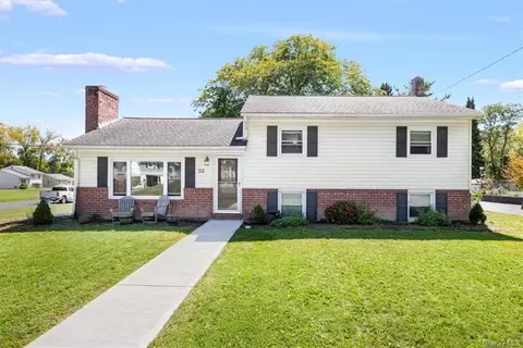 22 Hudson Dr, New Windsor, NY 12553
