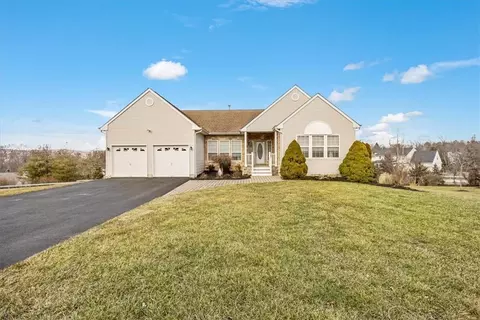 8 White Birch Way, Fishkill, NY 12590