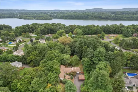 147 Strawtown Rd, Clarkstown, NY 10956