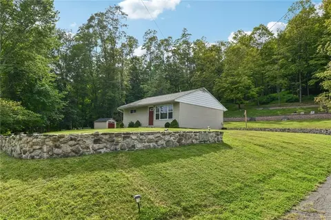 207 Bull Mill Rd, Chester, NY 10918