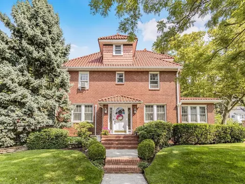 3235 167th St, Flushing, NY 11358