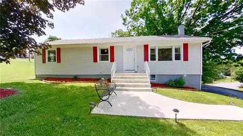 2 Lawton Rd, Poughkeepsie, NY 12590