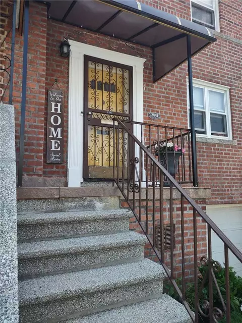 2541 Hering Ave, New York, NY 10469