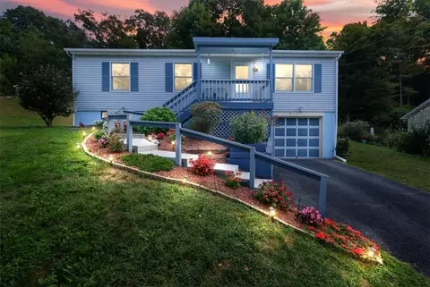 15 Toll House Ct, Newburgh, NY 12550