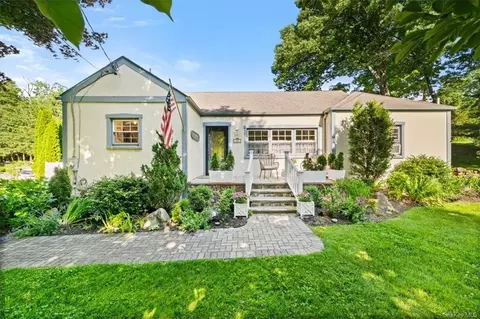 80 Overlook Rd N, White Plains, NY 10603