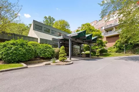 2 Fountain Ln #3T, Greenburgh, NY 10583