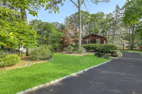 22 Inverness Dr, Clarkstown, NY 10956