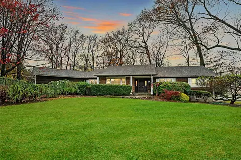 15 Cairngorm Rd, Clarkstown, NY 10956