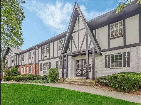 125 Parkside Dr, Ramapo, NY 10901