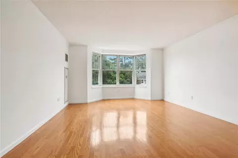 300 Mamaroneck Ave #609, White Plains, NY 10605