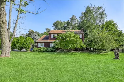 1 Hemptor Rd, Clarkstown, NY 10956