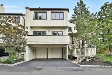 12 Bannock Ct, Ramapo, NY 10901