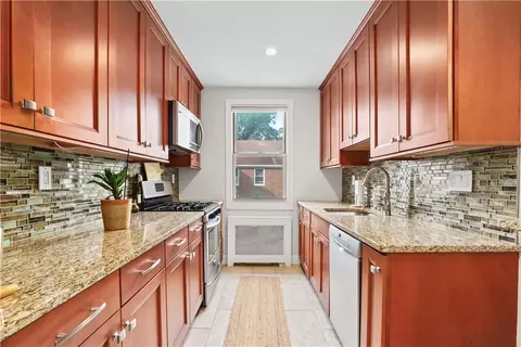 2 Bryant Cres #2B, White Plains, NY 10605
