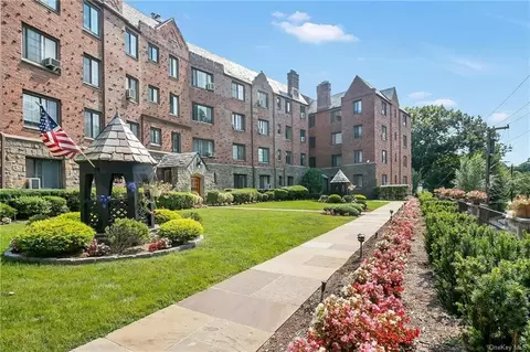 914 Wynnewood Rd #2K, Pelham, NY 10803