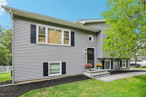 8 Mayfield St, Clarkstown, NY 10989