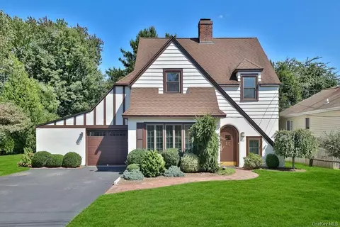 17 Mohawk Rd, Ossining, NY 10562