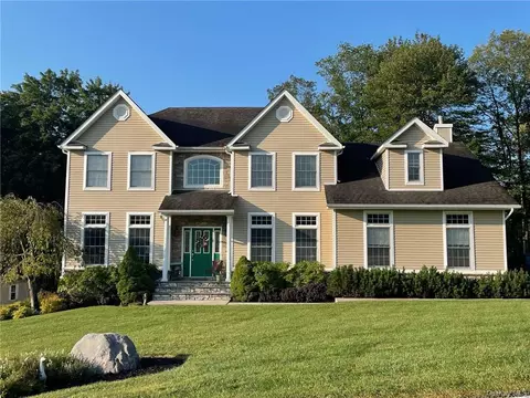 5 Brayfield Ct, Stony Point, NY 10980
