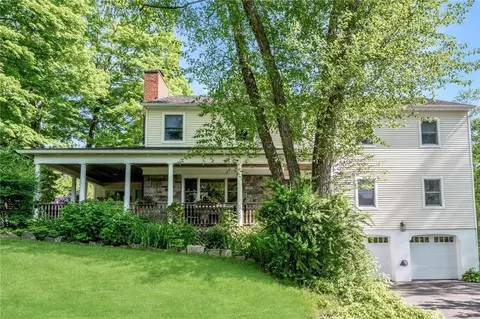 2 Old Sleepy Hollow Rd, Mount Pleasant, NY 10570