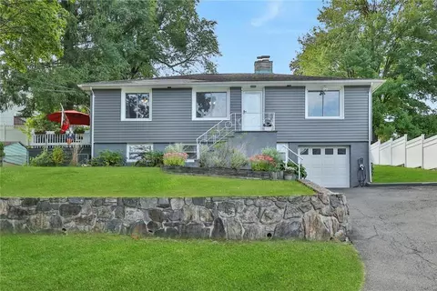 22 Sky Top Dr, Mount Pleasant, NY 10570
