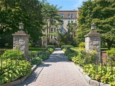 472 Gramatan Ave #V1, Mount Vernon, NY 10552