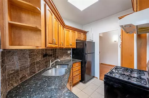 1541 Metropolitan Ave #4A, New York, NY 10462