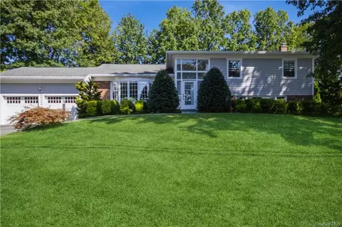 51 Rodman Oval, New Rochelle, NY 10805