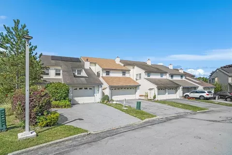 181 Country Club Dr, Florida, NY 10921