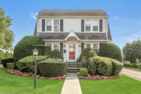 84 Locust Ave, Scarsdale, NY 10583