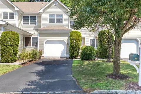 305 Glenwood Dr, Briarcliff Manor, NY 10510