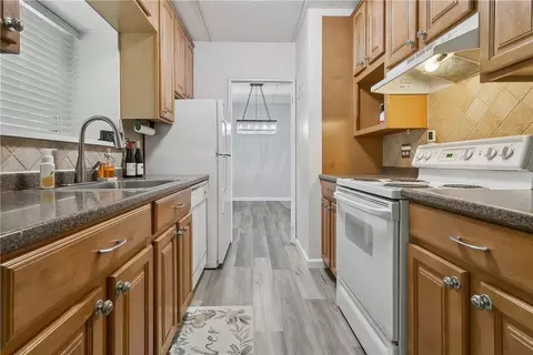 410 Benedict Ave #1H, Greenburgh, NY 10591