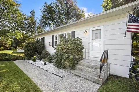 14 Buckingham Dr, Newburgh, NY 12550