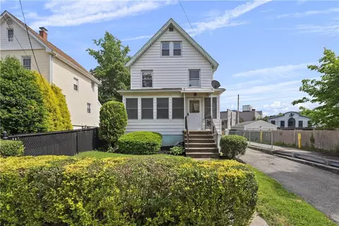 440 Manville Rd, Mount Pleasant, NY 10570